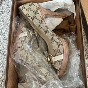 Gucci Cream and Brown Heels with Monogram Design